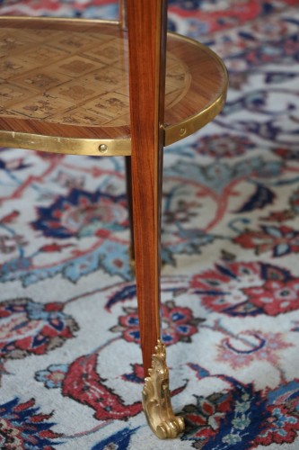 XVIIIe siècle - Table de salon ovale par Jean-Pierre Dusautoy