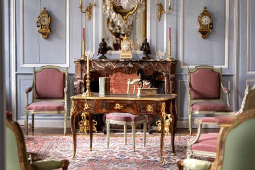 Petit bureau plat estampillé Jacques Dubois - Mobilier Style Louis XV