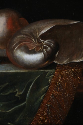  Nautile nacré et pêches vers 1640, attribué à Sebastian Stoskopff (1597 -1657)  - Galerie PhC
