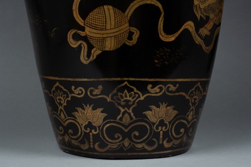 Grand vase couvert en papier maché, Chine dynastie Qing 19e siècle - Galerie Philippe Guegan