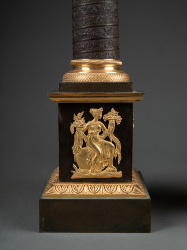 Restauration - Charles X - Paire de lampes Carcel en bronze en forme de colonnes trajannes