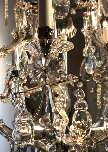 Luminaires Lustre - Autriche. Lustre cage à huit lumières en fer argenté et cristal du 19e siècle
