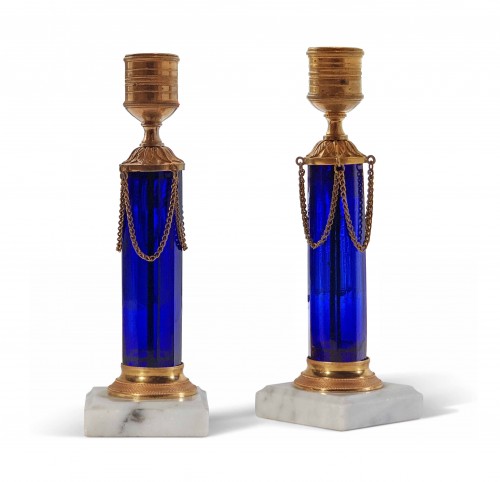 Paire de flambeaux d'époque néoclassique en verre bleu. Suède fin du XVIIIe siècle