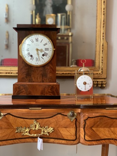 Horlogerie Pendule - Jean-Antoine Voisin - Grande pendule borne en acajou