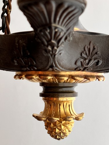 Petit lustre à six lumières en bronze d'époque Restauration - Galerie Philippe Guegan