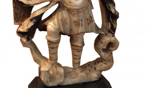 Art sacré, objets religieux  - Saint Michel terrassant le dragon, albâtre du 17e