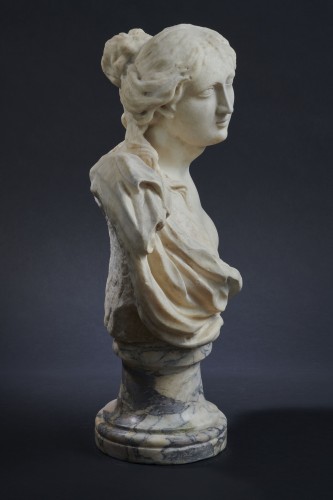 XVIIe siècle - Buste de femme en marbre - Italie seconde moitié du XVIIe siècle