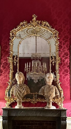 Miroirs, Trumeaux  - Grand miroir italien Rococo à parecloses vers 1750