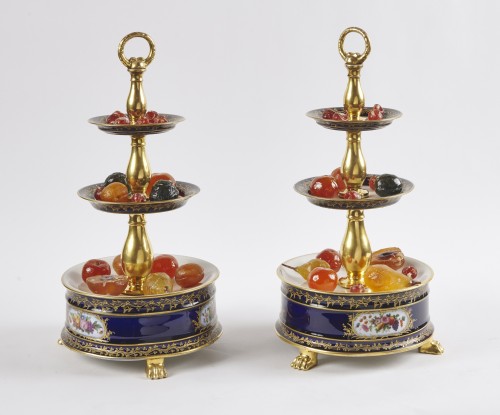 Céramiques, Porcelaines  - Paire de présentoirs de table en porcelaine de Paris vers 1830