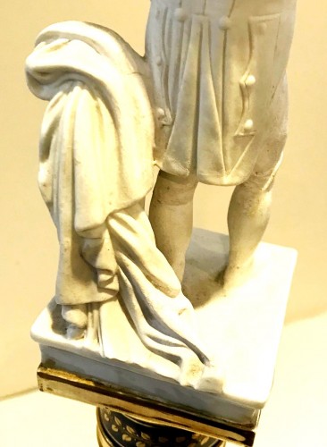 Antiquités - Colonne à la gloire de Napoléon en porcelaine de Paris