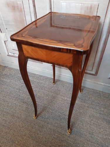 Petite table de salon en marqueterie attribuée à P ROUSSEL - Louis XV