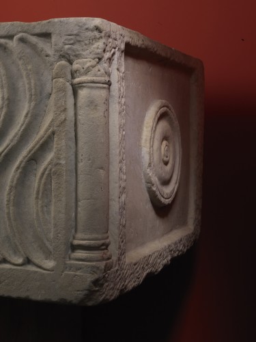 Sarcophage romain à strigiles, IIIe siècle - Galerie Tarantino