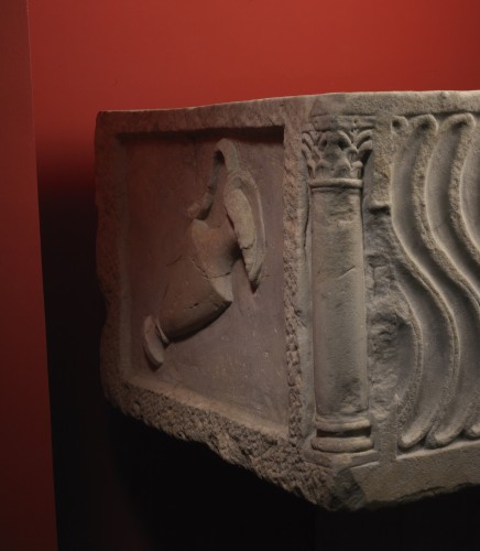 Avant JC au Xe siècle - Sarcophage romain à strigiles, IIIe siècle