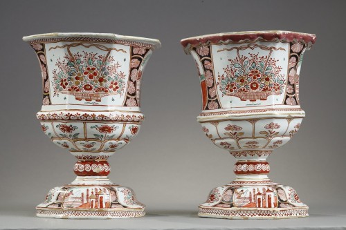 Deux vases "Delft dore" 18e siècle - Céramiques, Porcelaines Style 