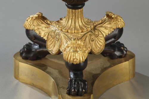 Paire de flambeaux en bronze ciselé, France circa 1820 - 1825 - Galerie Théorème