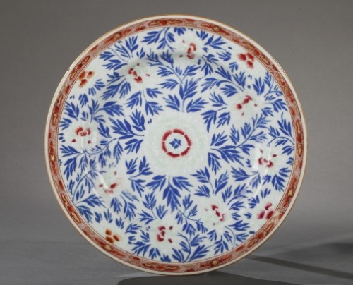 Chine de Commande - Paire d'assiettes en porcelaine Période Yongzheng 1723 - 1735 - Céramiques, Porcelaines Style 