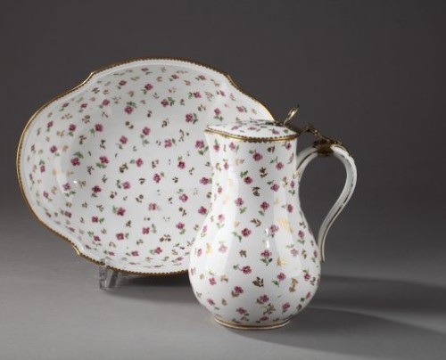 Pot à eau et sa jatte, porcelaine de Sèvres fin 18e siècle, année 1784 - Céramiques, Porcelaines Style 