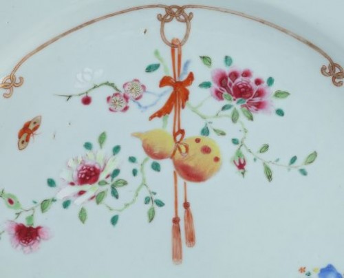 Céramiques, Porcelaines  - Plat décoré de daims Chine Période Qianlong 1736 – 1795