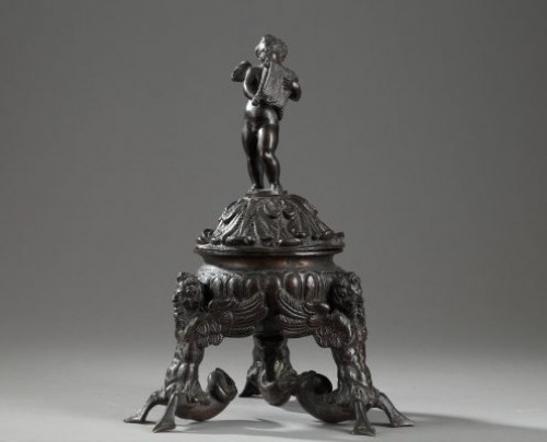  Encrier tripode en bronze, Venise ou Padoue fin du 16e siècle - Objets de Vitrine Style 