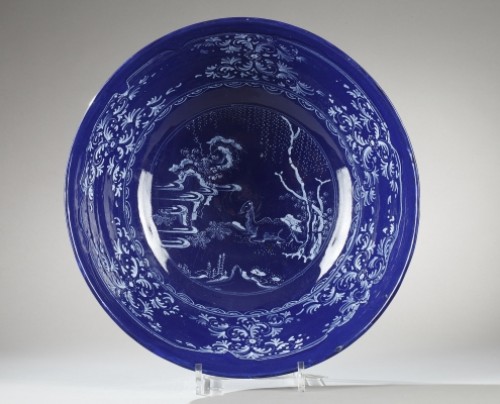 Céramiques, Porcelaines  - Faïence de Nevers jatte à fond bleu persan 17e siècle
