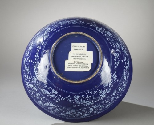 Antiquités - Faïence de Nevers jatte à fond bleu persan 17e siècle