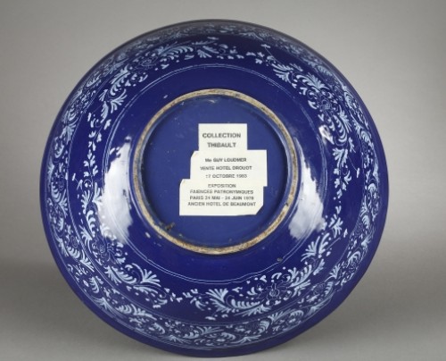 Antiquités - Faïence de Nevers jatte à fond bleu persan 17e siècle