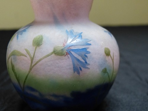 Antiquités - Daum Nancy - Vase aux Bleuets Verre gravé et émaillé sur fond givré