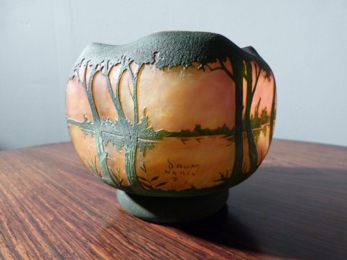 Antiquités - Daum Nancy, Vase Paysage lacustre en verre multicouche gravé à l'acide
