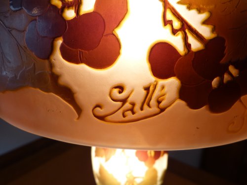 Emile Gallé lampe champignon verre Multicouche à décor de vigne - Galerie Vaudemont