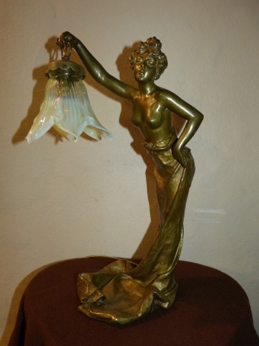 XXe siècle - Emmanuel Villanis (1858-1914) - Lampe Art nouveau en bronze