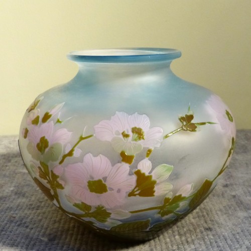 Verrerie, Cristallerie  - Emile Gallé  - Vase Boule japonisant aux fleurs de Pommier