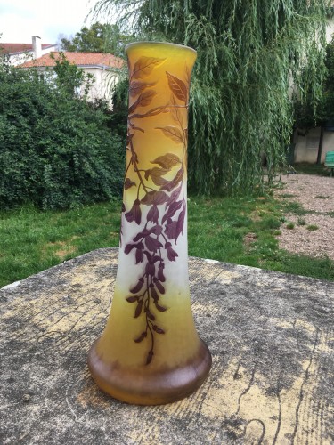 Verrerie, Cristallerie  - Emile Gallé - Grand vase aux glycines pied d’éléphant