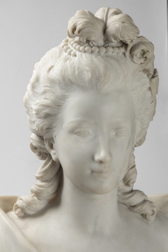 Buste de femme en marbre blanc de carrare - Sculpture Style Napoléon III