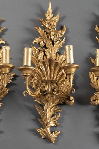Suite de 4 appliques en bois doré de la fin du XVIIIe siècle - Luminaires Style Louis XVI
