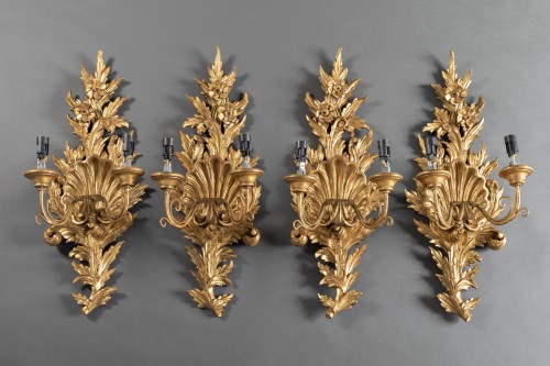 XVIIIe siècle - Suite de 4 appliques en bois doré de la fin du XVIIIe siècle