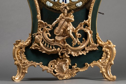 Cartel chinoisant en laque verte d'époque Louis XV - Horlogerie Style Louis XV