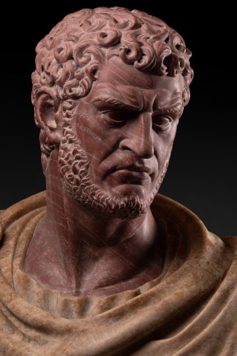 XXe siècle - Paire de bustes en marbre sculpté d'empereurs romains