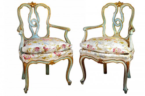 Paire de fauteuils vénitiens en bois laqué et doré, milieu du XVIIIe siècle