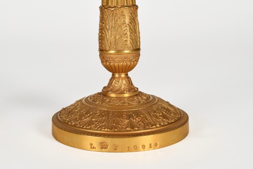 XIXe siècle - Paire de bougeoirs royaux en bronze doré pour Louis-Philippe au Château de Neuilly
