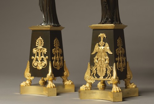 Luminaires Bougeoirs et Chandeliers - Paire de candélabres d'Époque Empire, attribué à Claude Galle