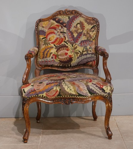 XVIIIe siècle - Paire de fauteuils à dossiers plats estampillés FALCONET