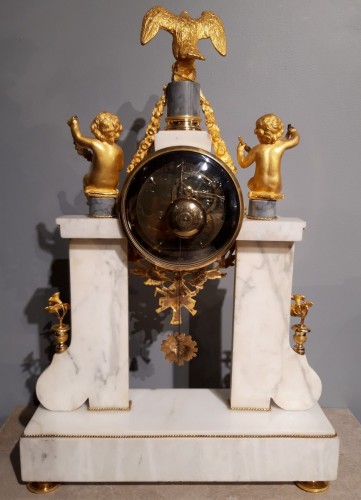 Pendule portique Louis XVI en bronze et marbre - Louis XVI