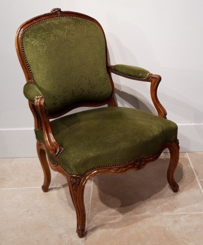 Sièges Fauteuil & Bergère - Paire de fauteuils Louis XV estampillés Pierre Nogaret (1718-1771)