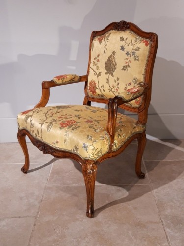 Sièges Fauteuil & Bergère - Paire de fauteuils Louis XV en noyer