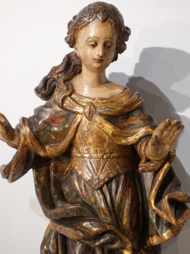 Sculpture Sculpture en Bois - Vierge terrassant le serpent, en bois polychrome d'époque XVIIe