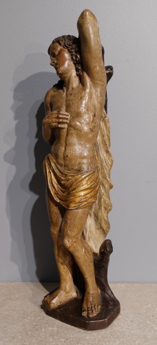 XVIIe siècle - Saint Sébastien en bois sculpté polychrome circa 1600
