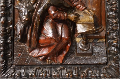 Sculpture  - Panneau en bois sculpté polychrome représentant Saint Luc, XVIIe siècle