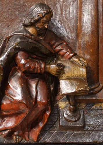 Panneau en bois sculpté polychrome représentant Saint Luc, XVIIe siècle - Louis XIV