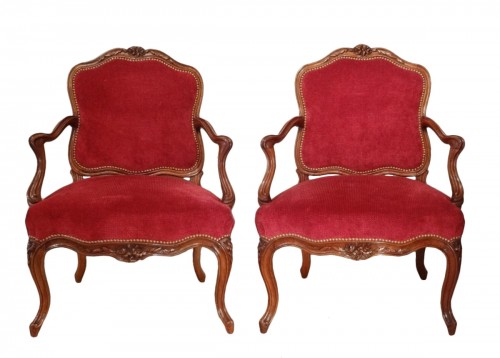 Paire de fauteuils Louis XV attribués à Nogaret