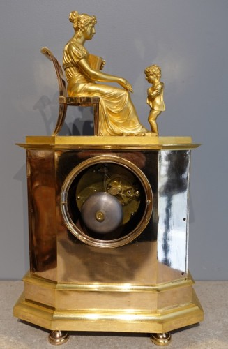 Pendule Restauration en bronze doré signée « Mesnil à Paris », - Horlogerie Style Restauration - Charles X